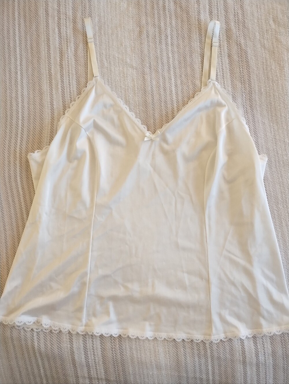 Vintage White Camisole With Lace Trim & Tiny Bow - Medium
